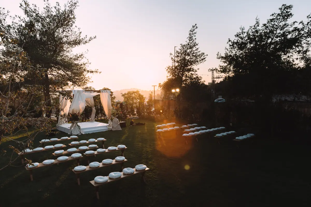 Le jardin au coucher du soleil